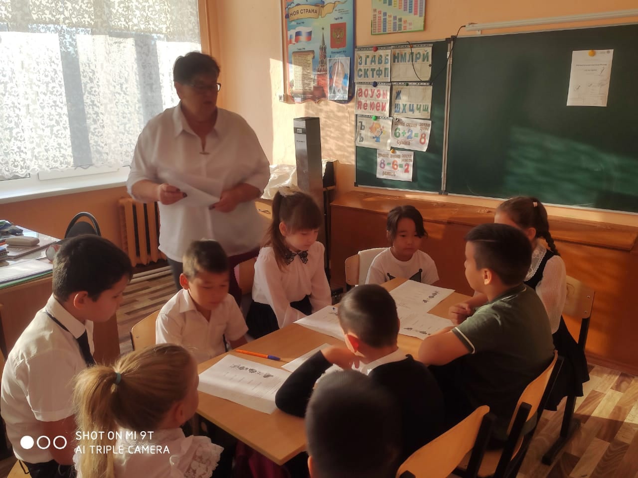 Вынос флага школа 50 Новокузнецк. 18 учебная неделя